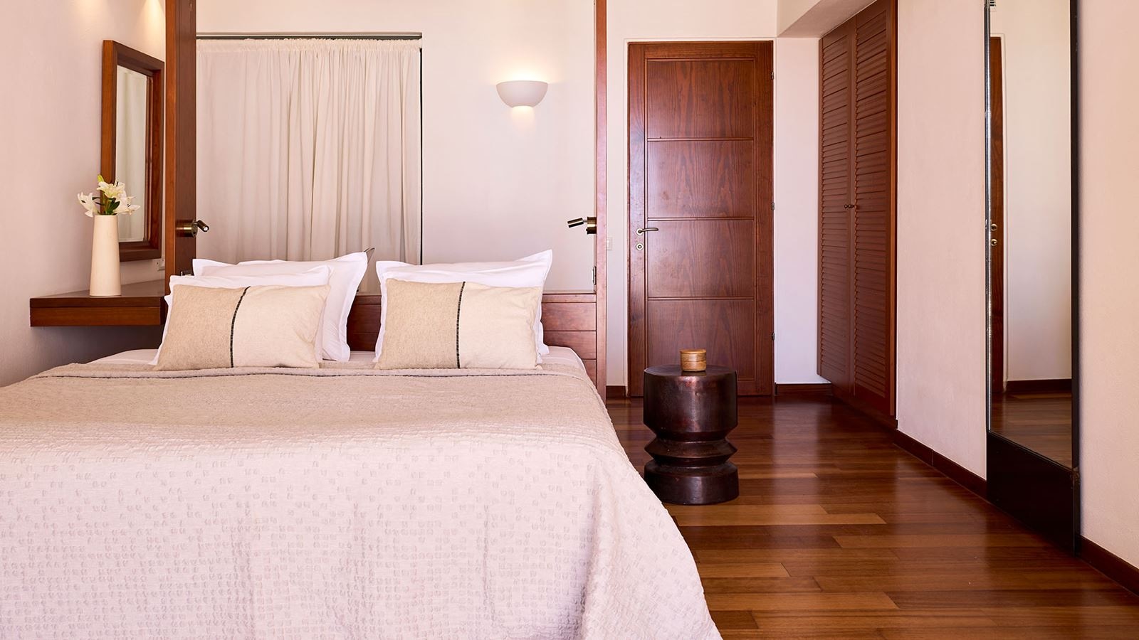 rooms-club-suite-1bdrm-private-pool-seafront-view