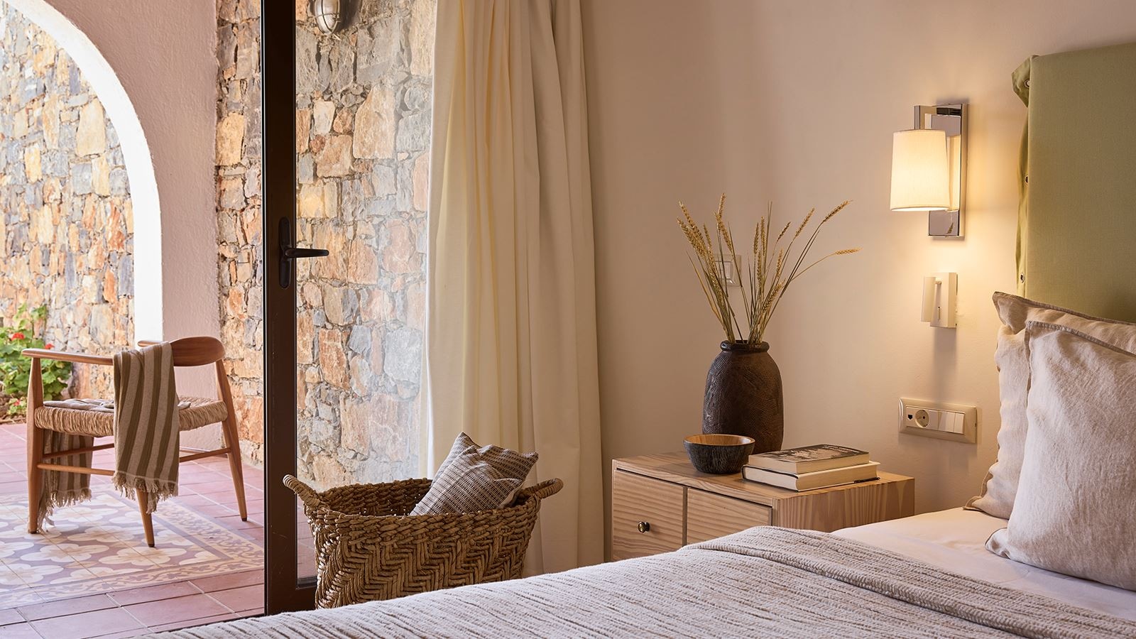 rooms-3-bedroom-thalassa-villa-private-pool-seafront-view