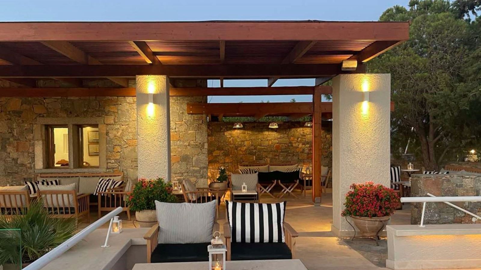 bars-the-astra-bar-veranda-and-lounge