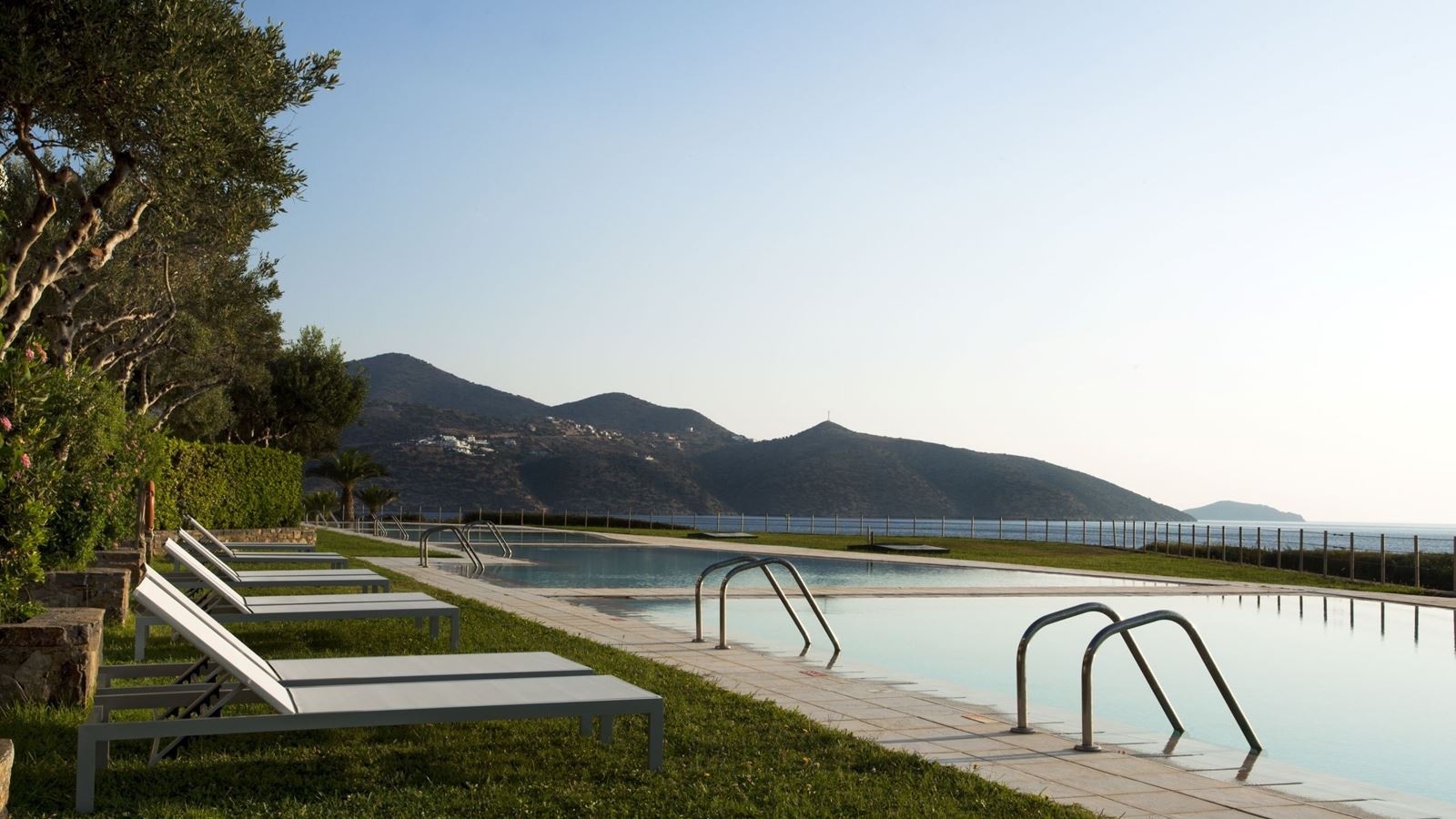 rooms-euphoria-junior-suite-private-pool