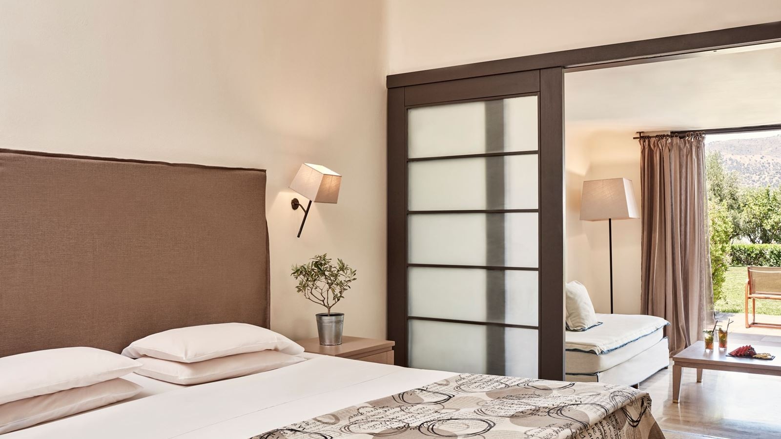 rooms-f-zeen-junior-suite-sea-view-with-garden