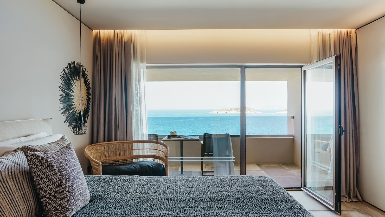 rooms-infinity-blue-room