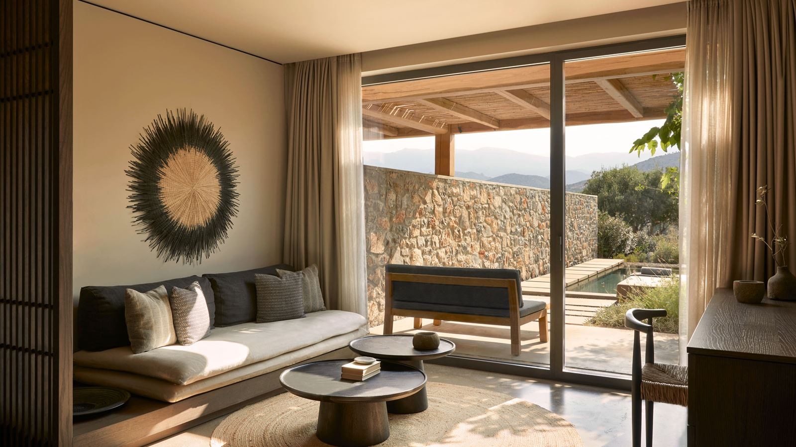 rooms-euphoria-junior-suite-private-pool