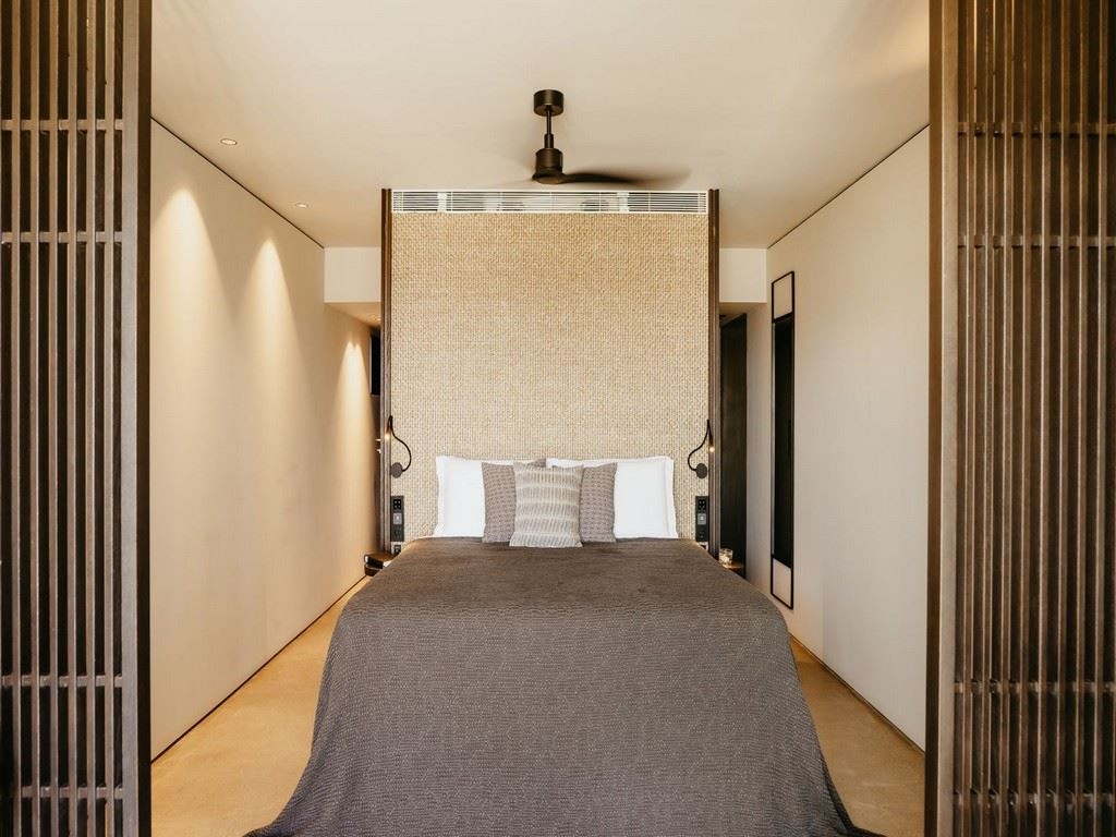 rooms-infinity-blue-junior-suite-sharing-pool