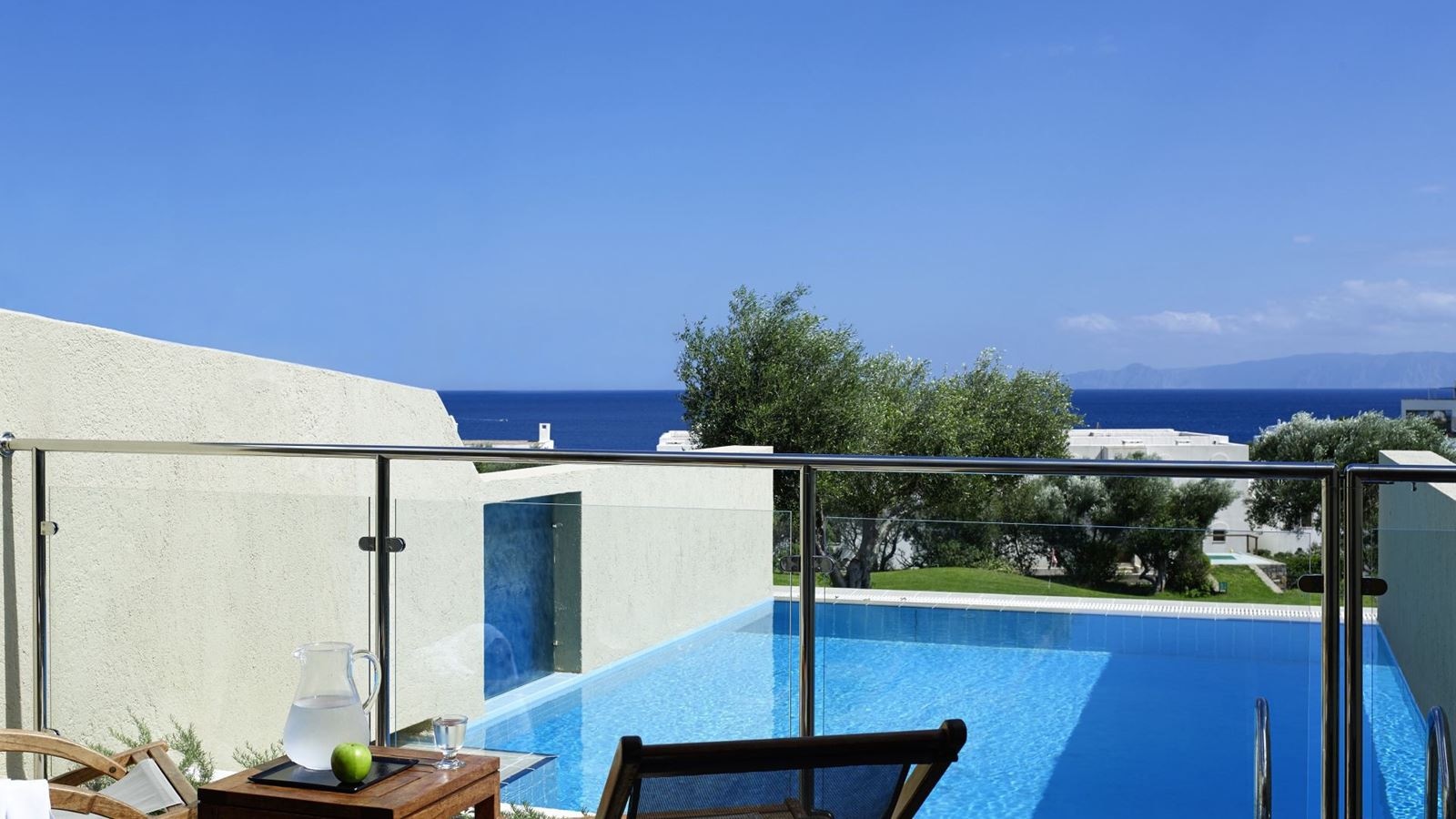 rooms-superior-room-sea-view--individual-pool