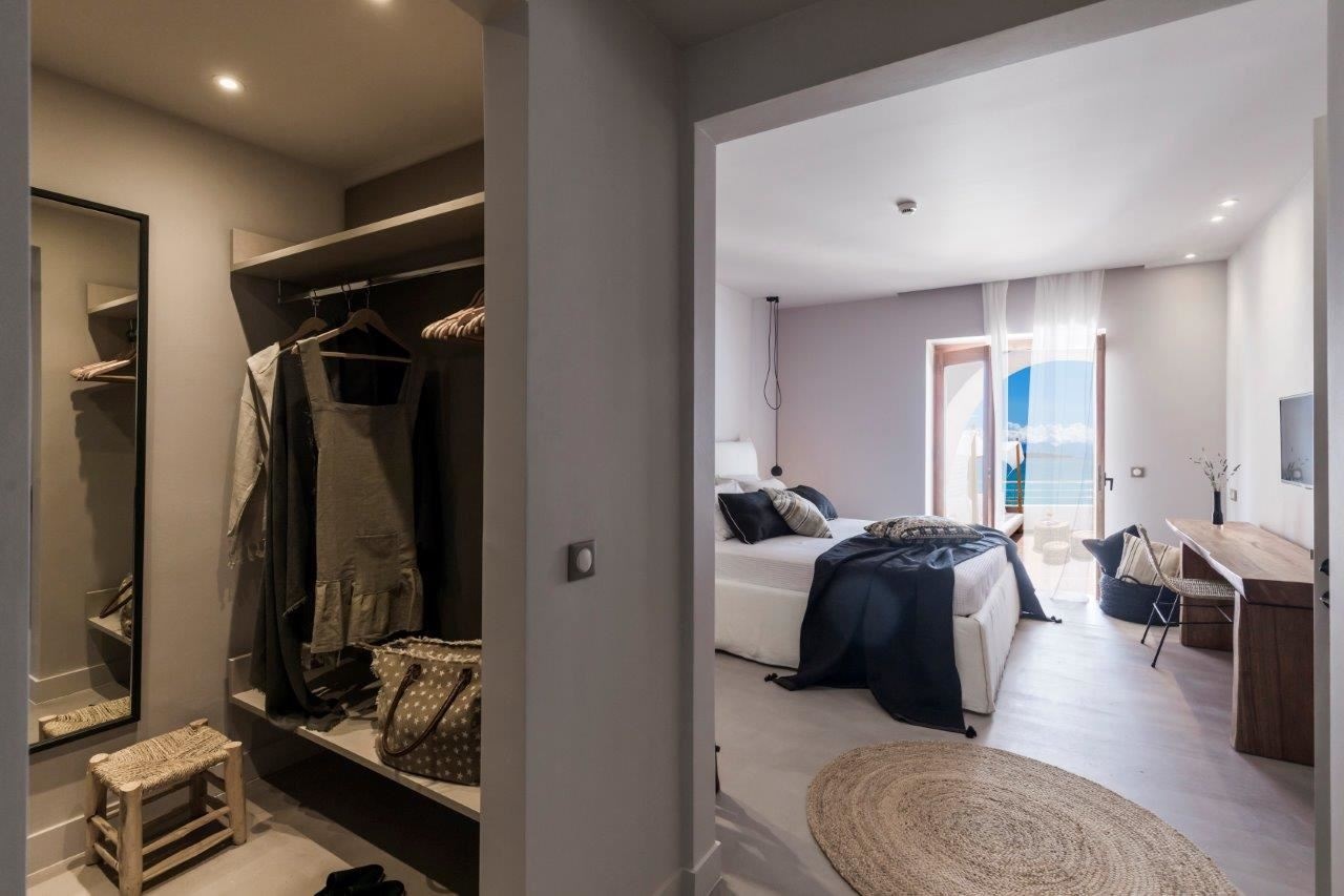 rooms-3-bedroom-waterfront-villa-private-pool