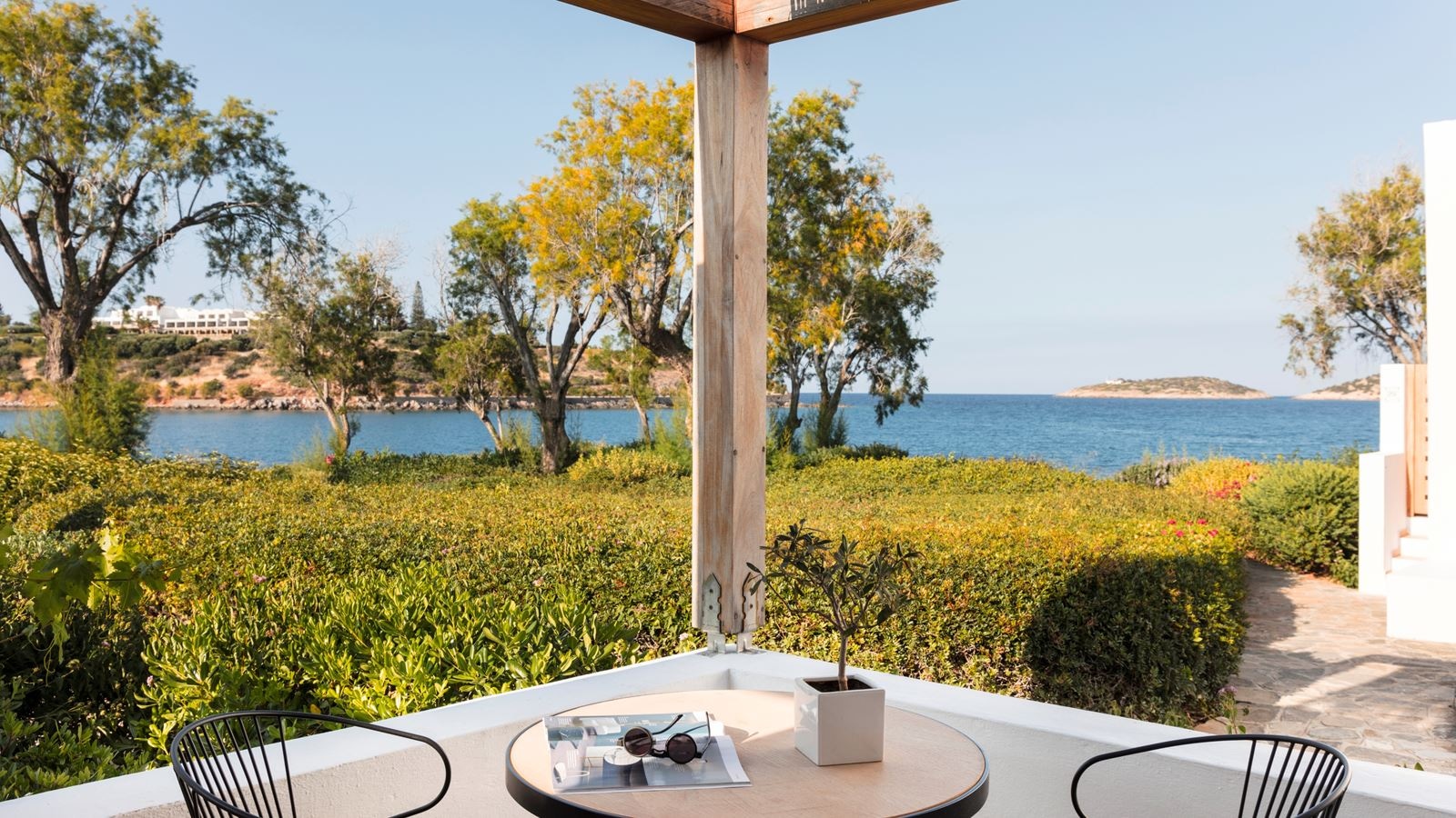 rooms-bungalow-sea-front