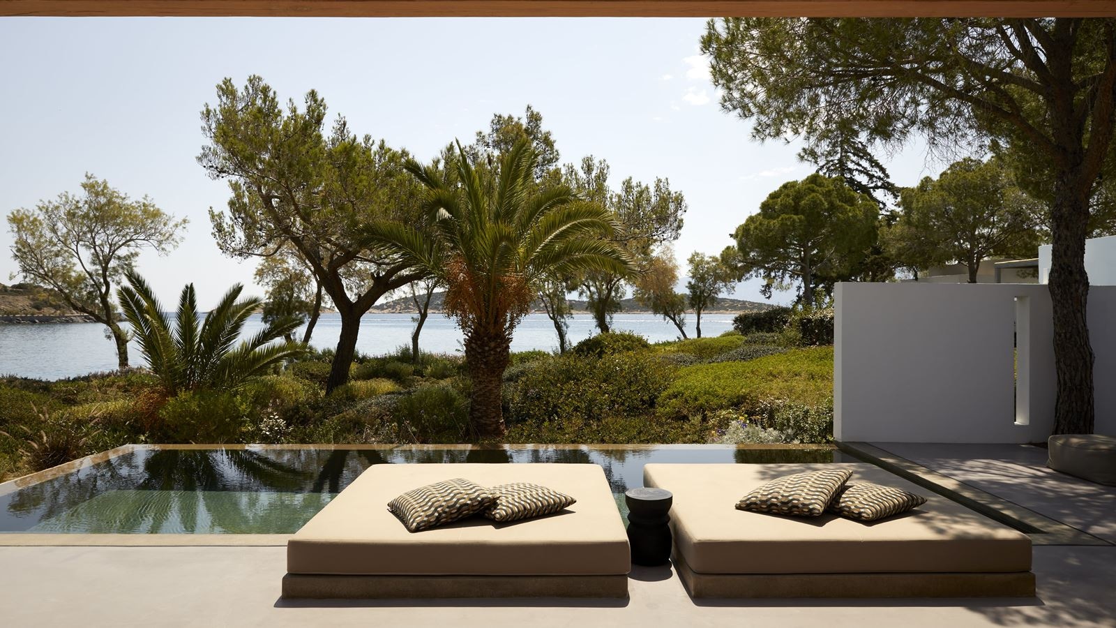 rooms-2-bedroom-seafront-villa-private-pool