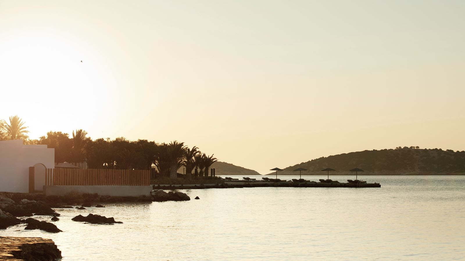 rooms-annex-waterfront-bungalow-kitchenette
