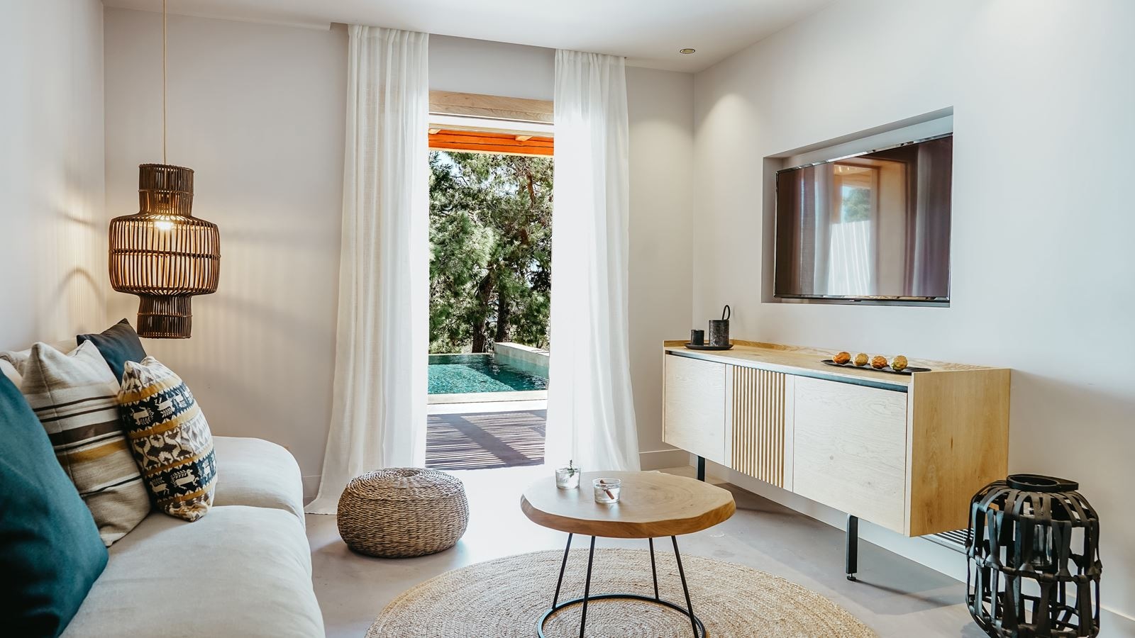 rooms-2-bedroom-maisonette-private-pool