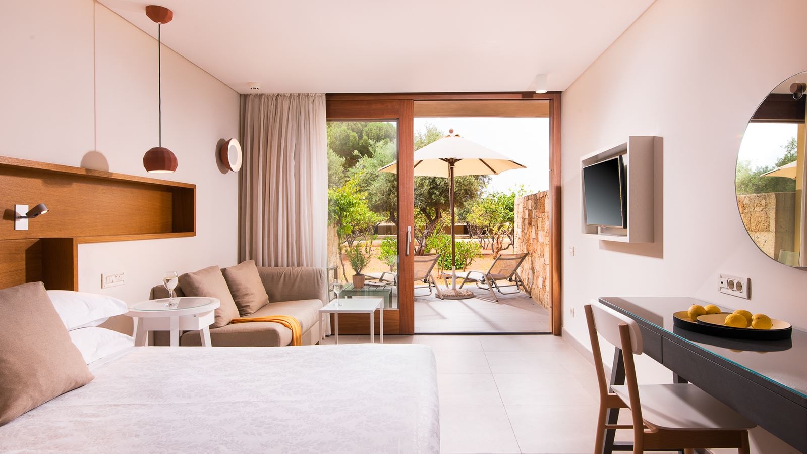 rooms-superior-hotel-bungalow-gardenmountain-view