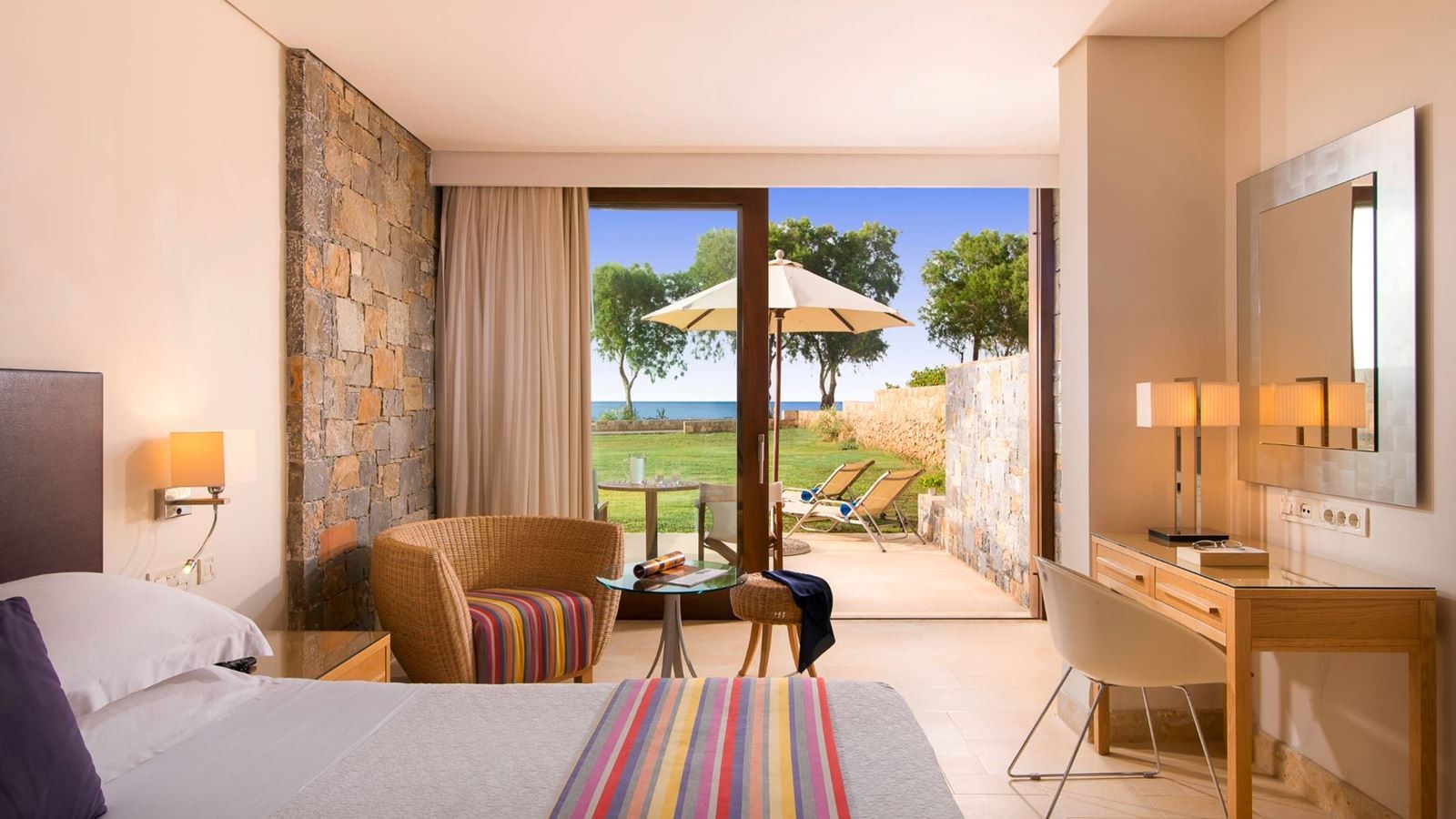 rooms-superior--bungalow-sea-front