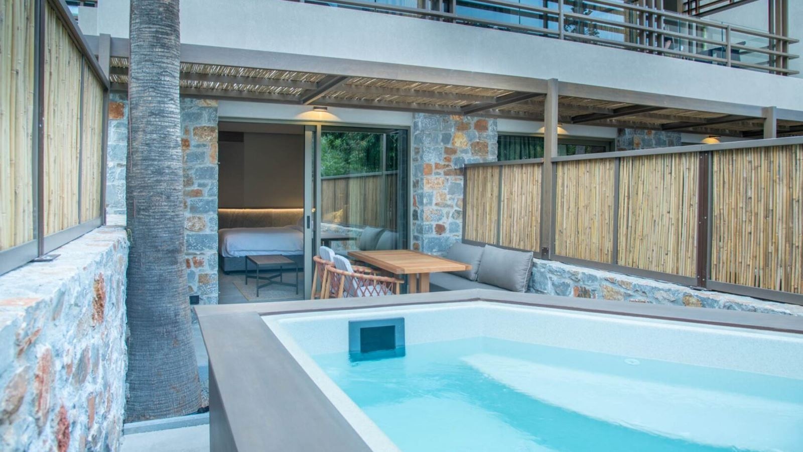 rooms-double-clasic-garden-view-outdoor-jacuzzi