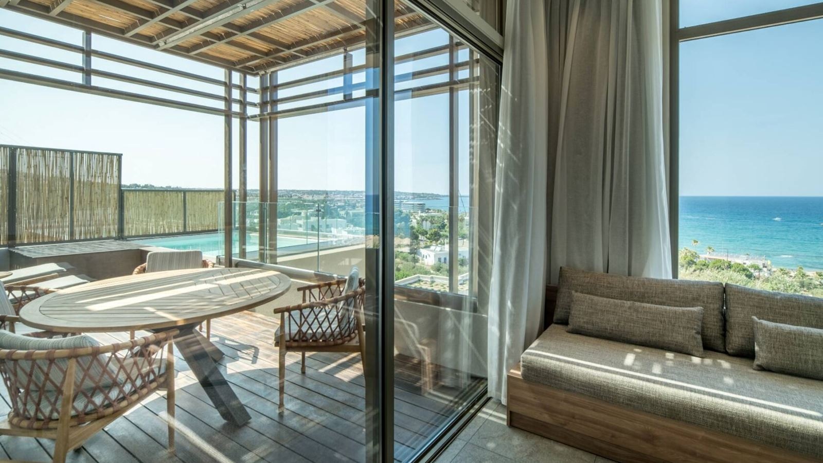 rooms-signature-suite-sea-view-outdoor-jacuzzi