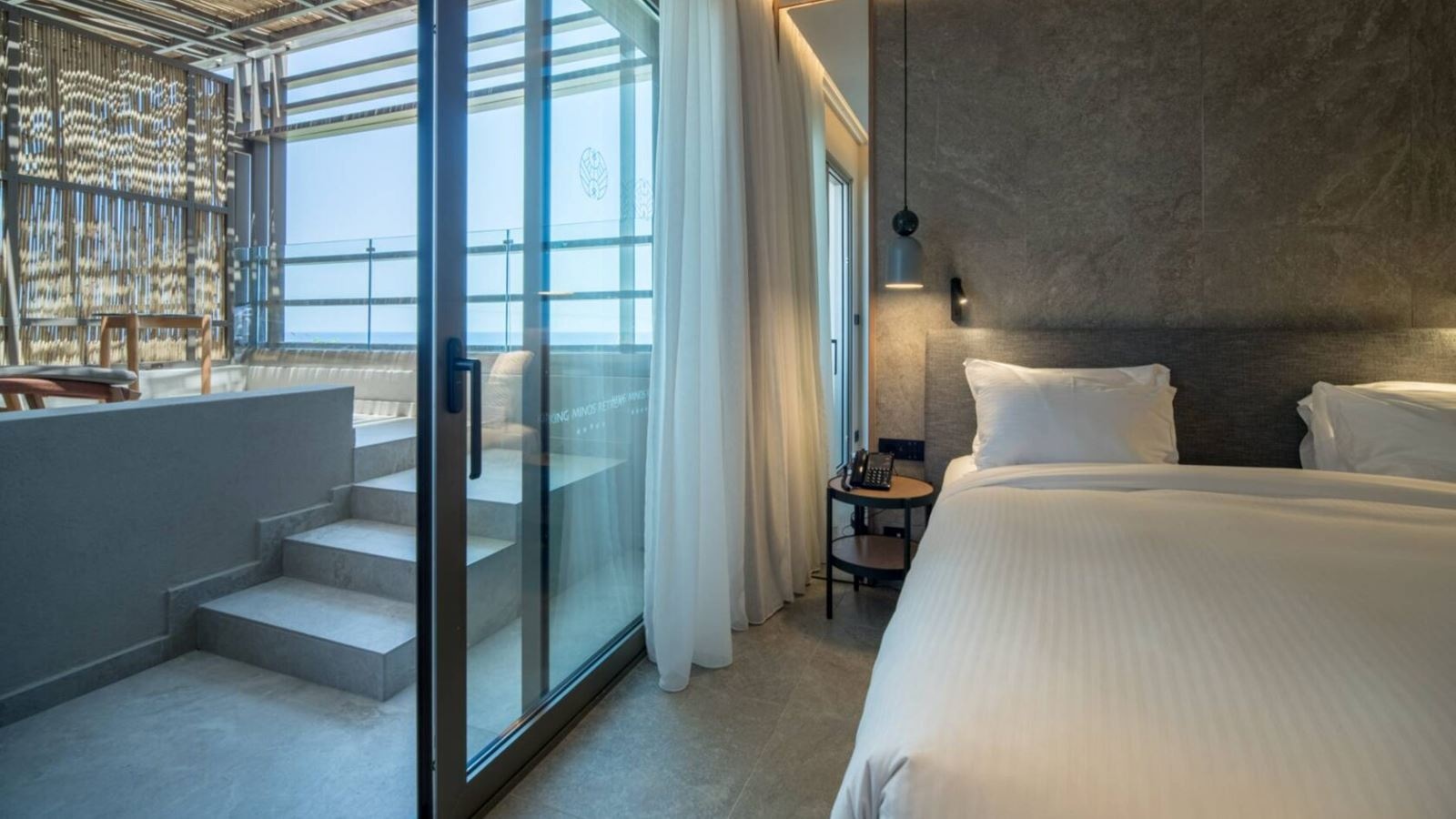 rooms-serenity-suite-sea-view