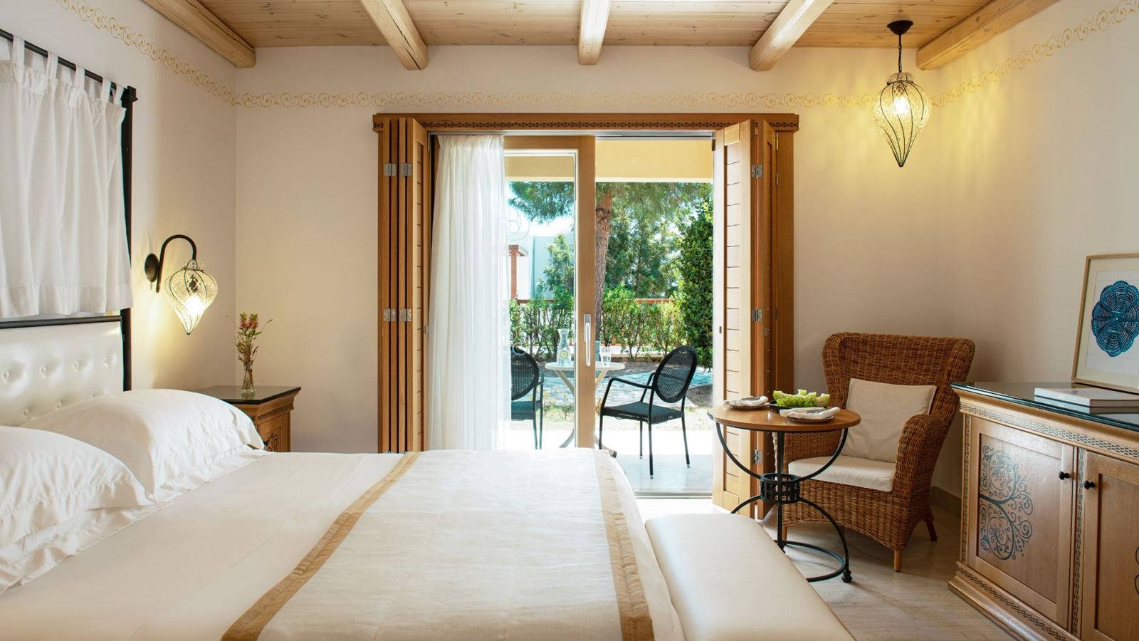 rooms-bungalow-single-use-balcony-or-terrace