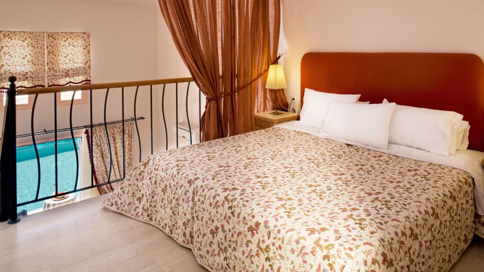 rooms-superior-maisonette-sharing-pool