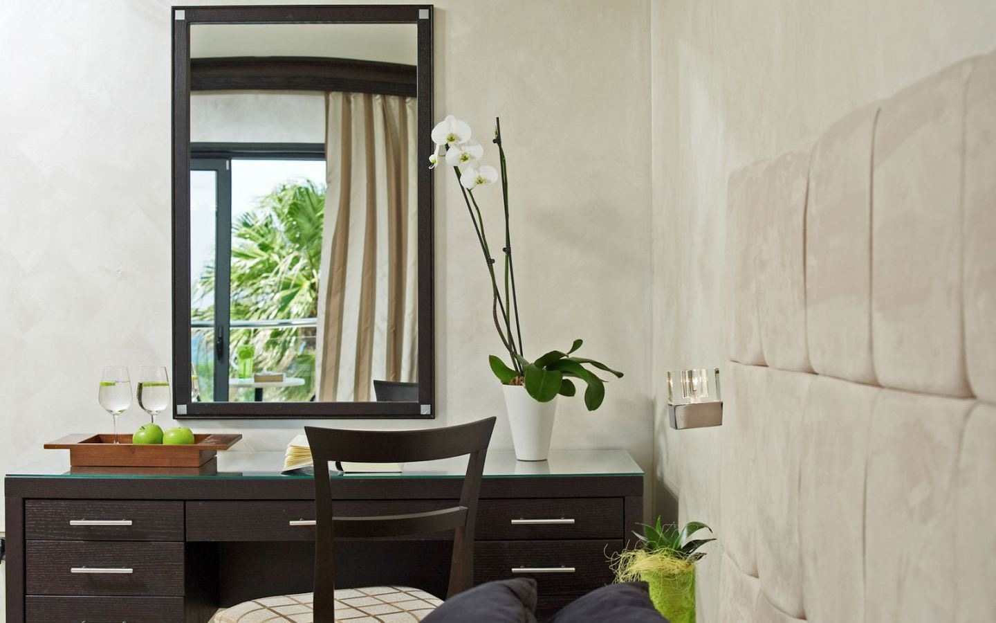 rooms-single-land-view