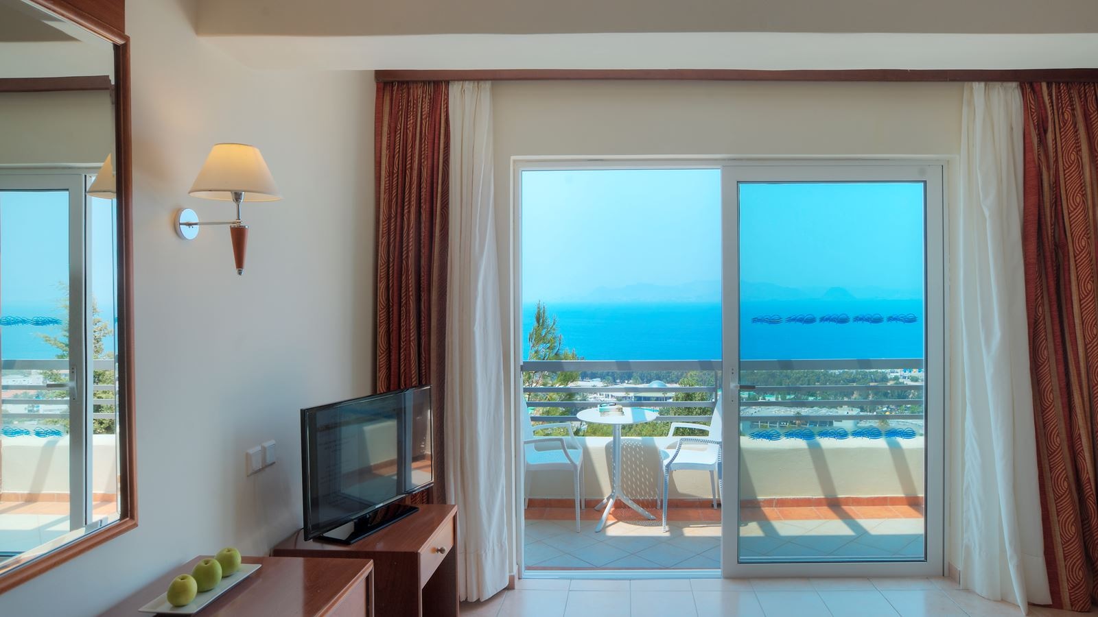 rooms-standard-sea-view-balcony
