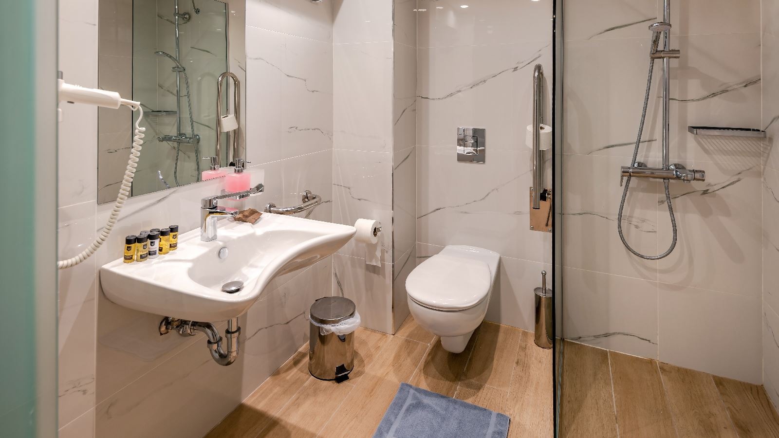 rooms-suite-junior-balcony-or-terrace