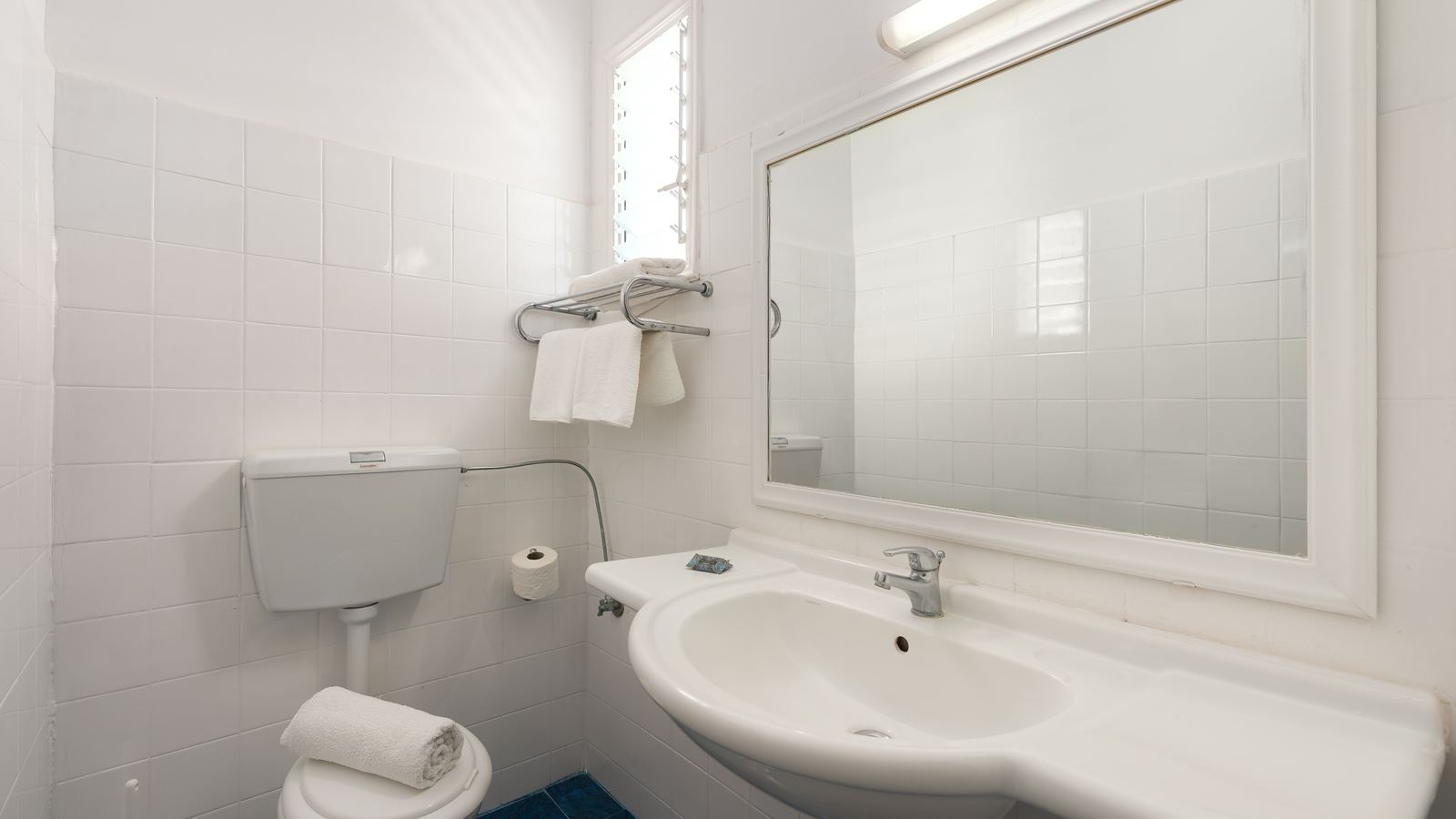 rooms-family-room-1-bedroom-balcony-or-terrace