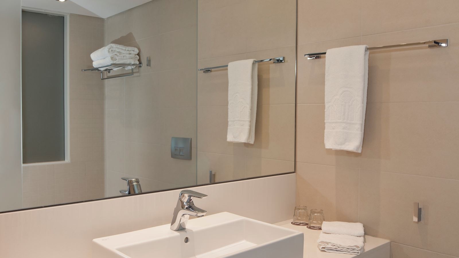 rooms-deluxe-room-balcony-or-terrace