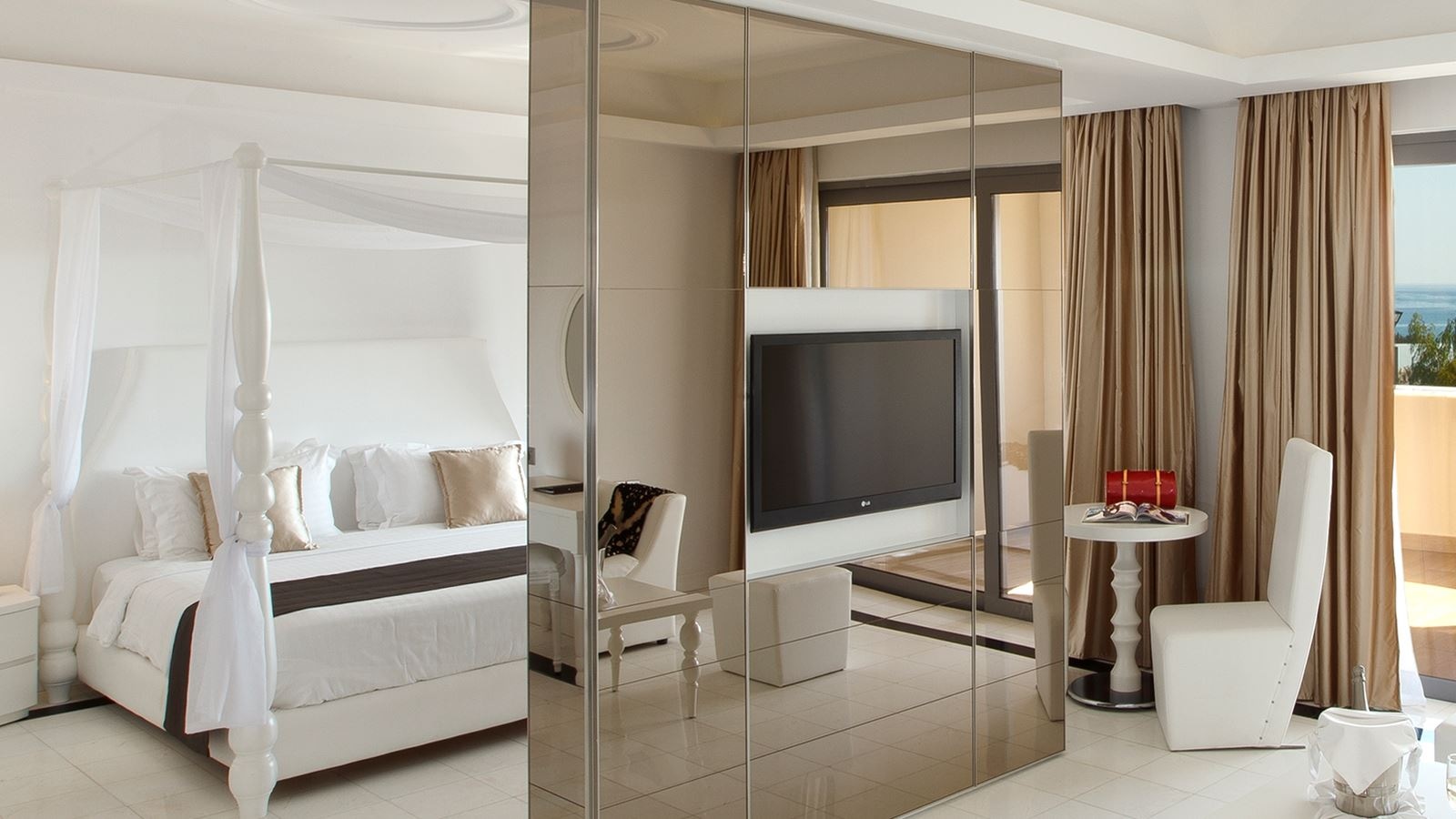 rooms-executive-suite-balcony