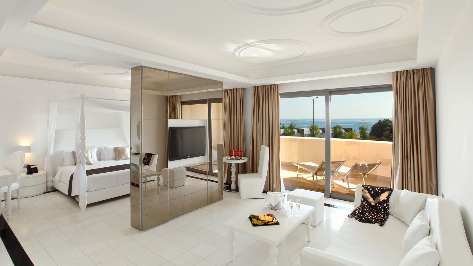 rooms-executive-suite-balcony
