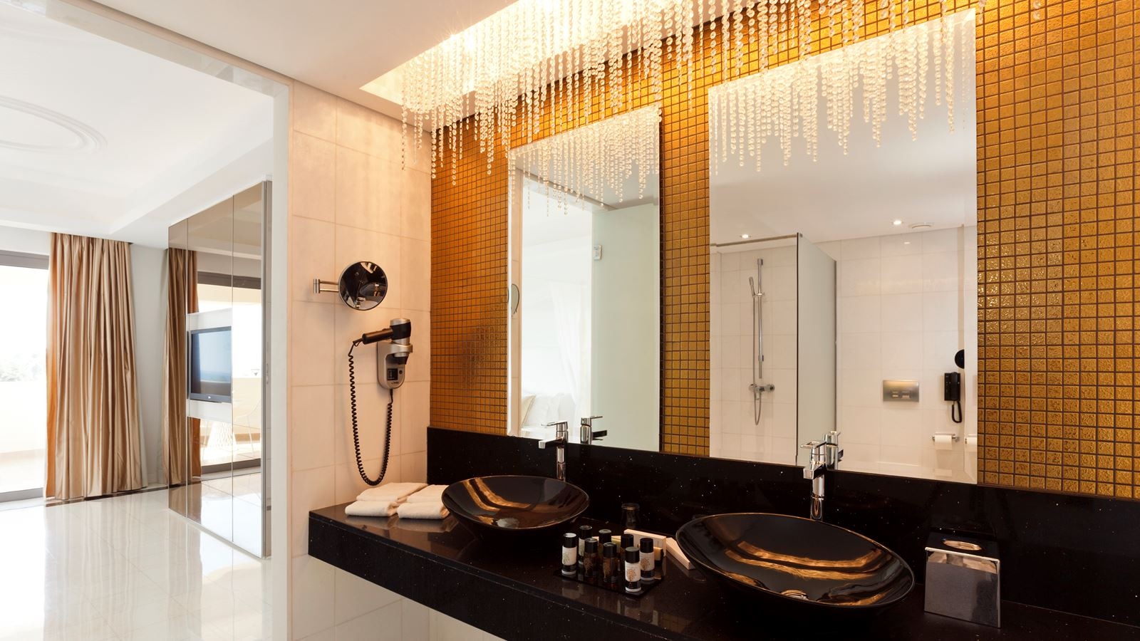 rooms-executive-suite-balcony