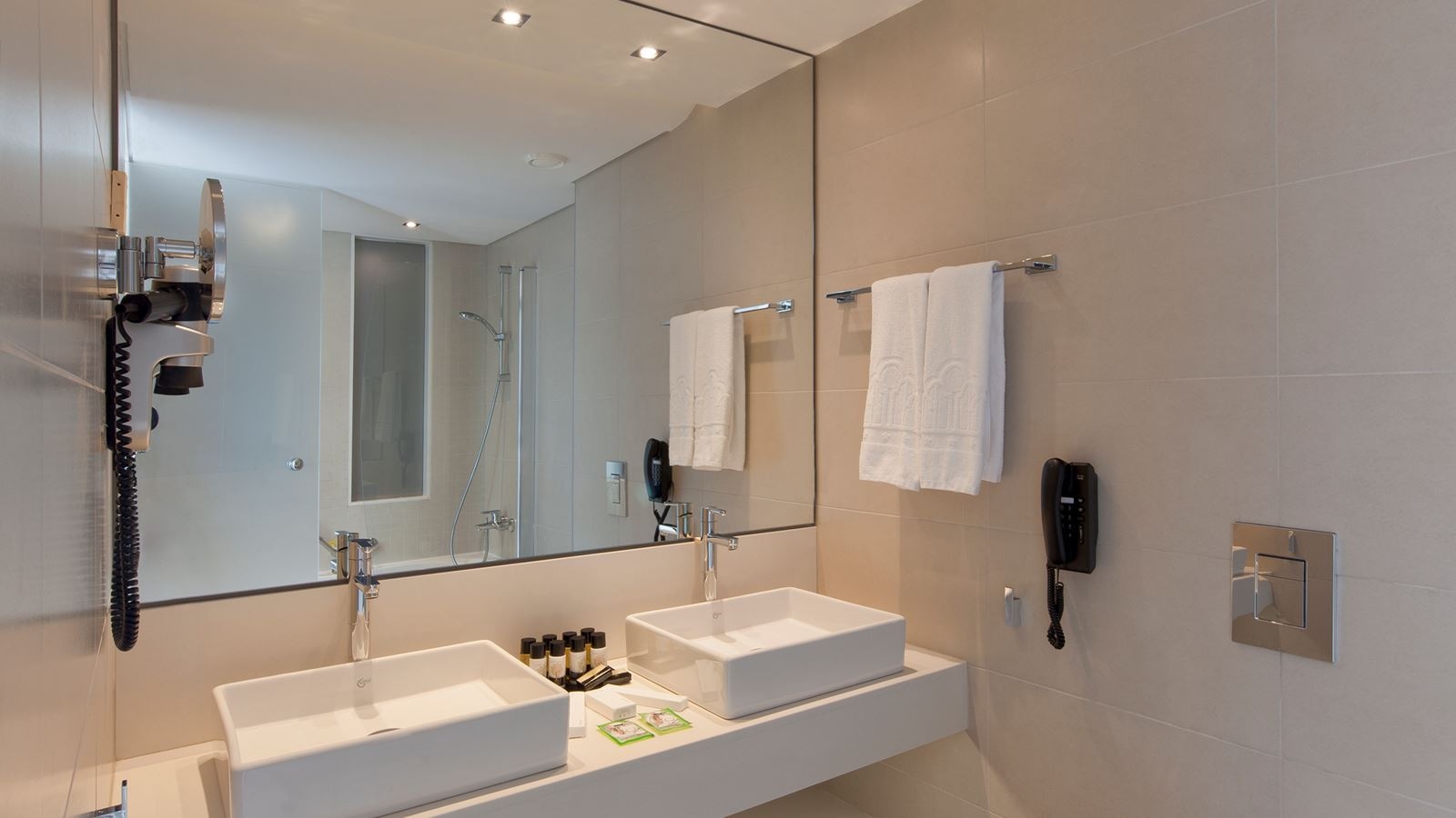 rooms-family-room-balcony