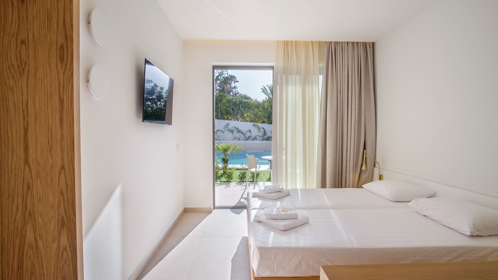 rooms-delux-junior-suite-swimup