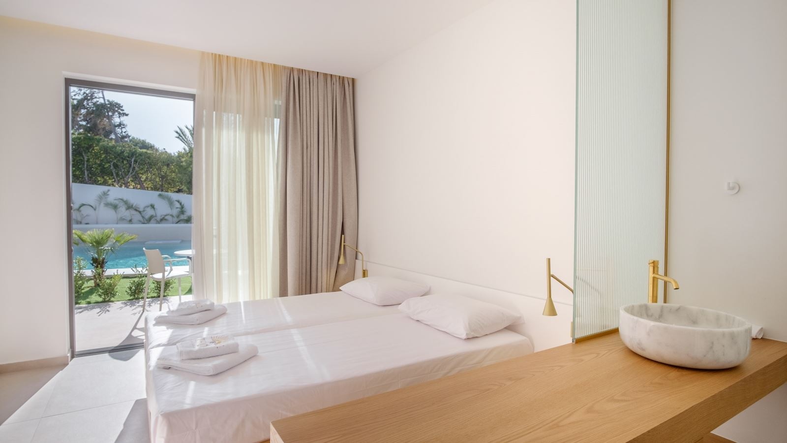 rooms-delux-junior-suite-swimup