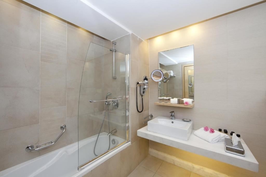 rooms-family-garden-view