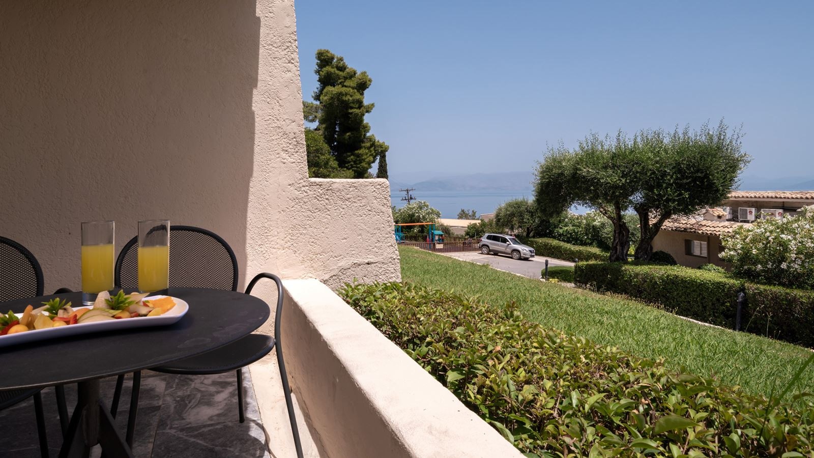 rooms-bungalow-double-room-garden-view