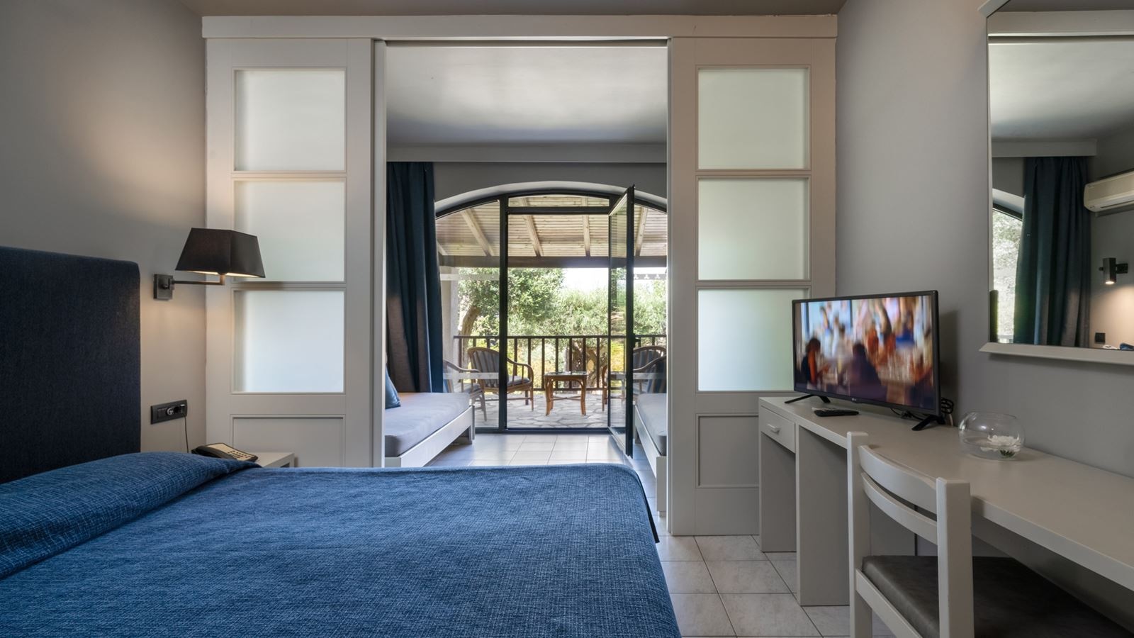 rooms-bungalow-family-room-sliding-doors