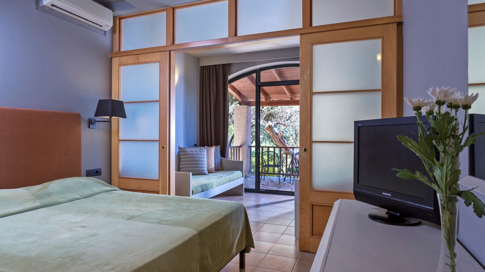 rooms-bungalow-family-room-sliding-doors