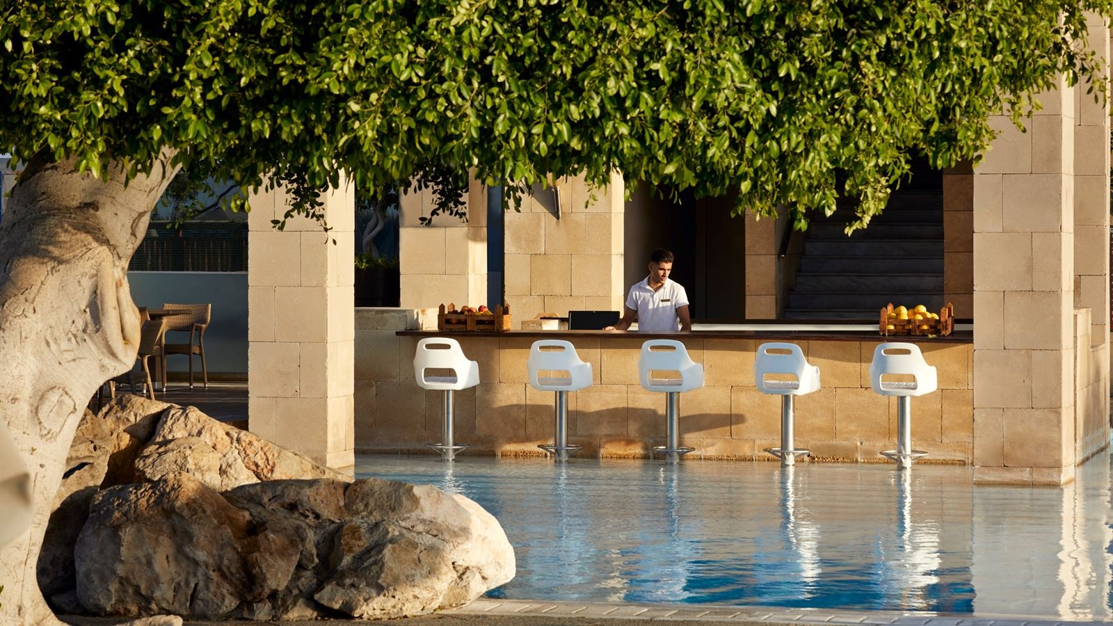 bars-varkarola-pool-bar