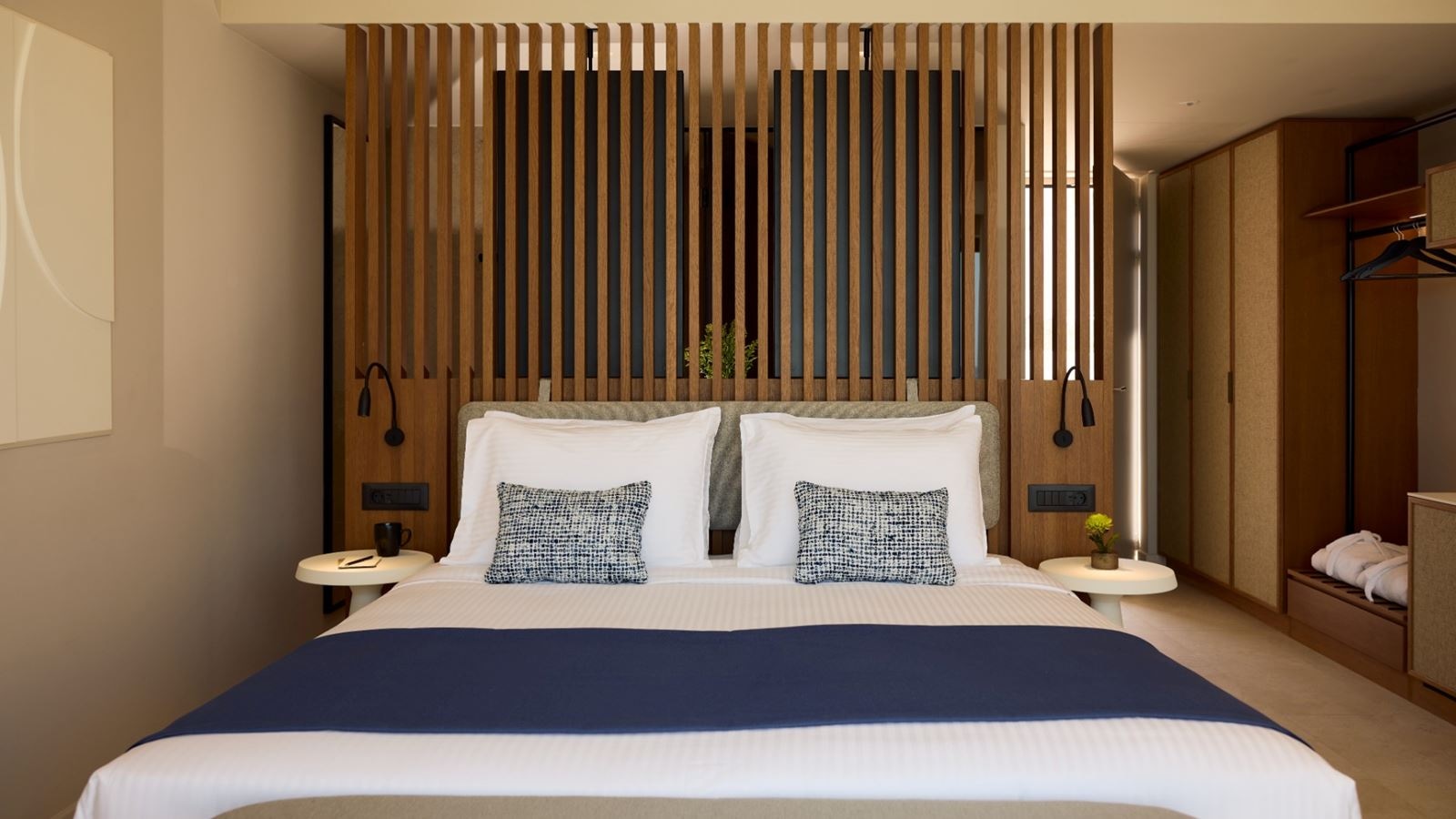 rooms-deluxe-room-sea-view-with-private-pool