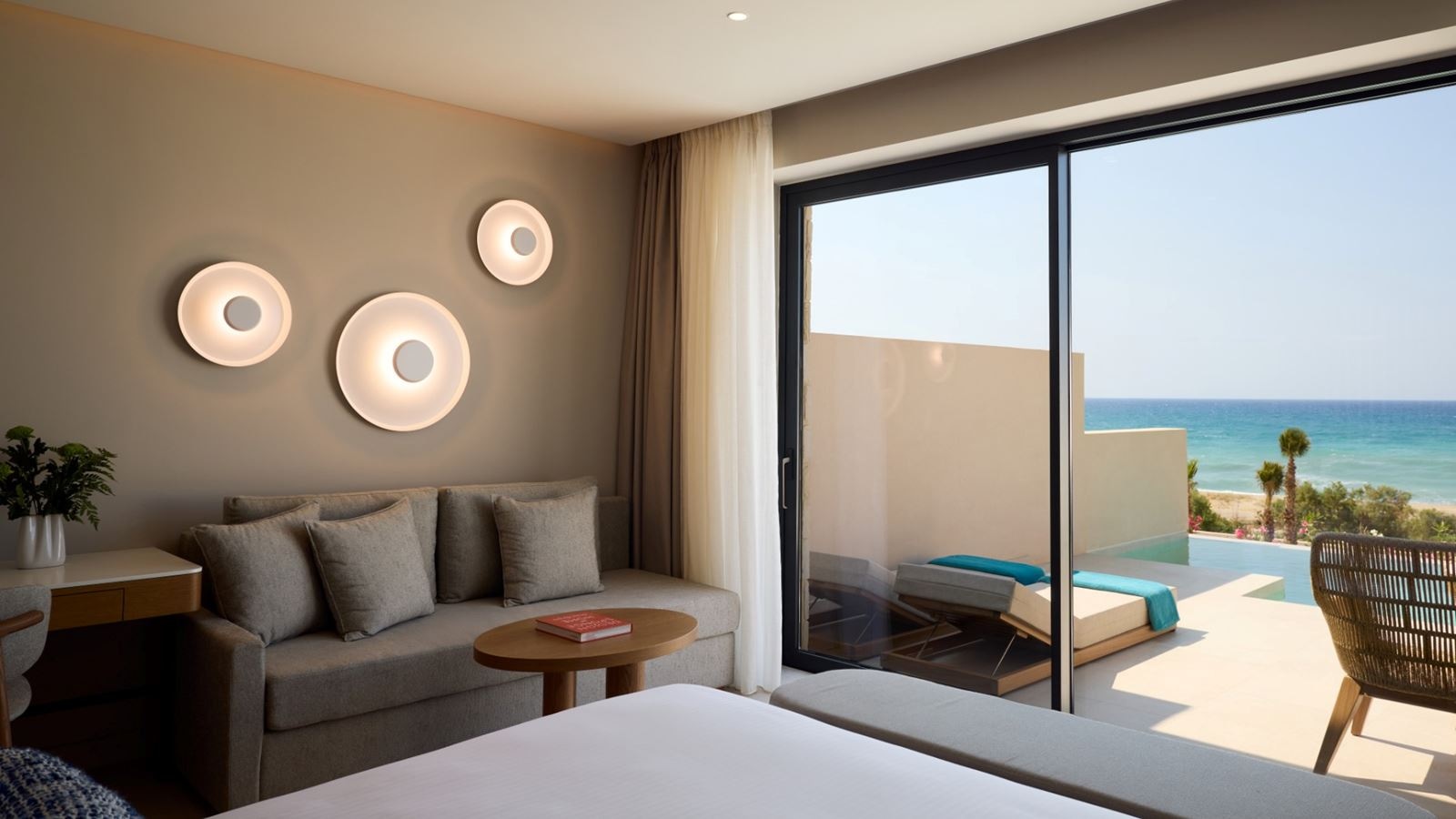 rooms-deluxe-room-sea-view-with-private-pool