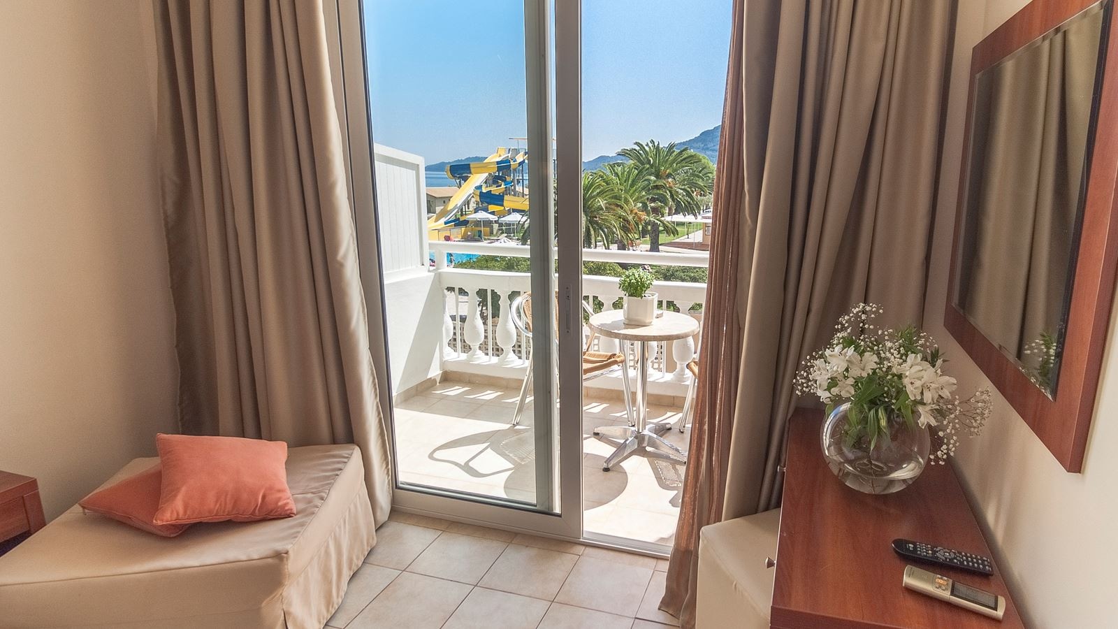 rooms-room-twin--sea-view--balcony-or-terrace