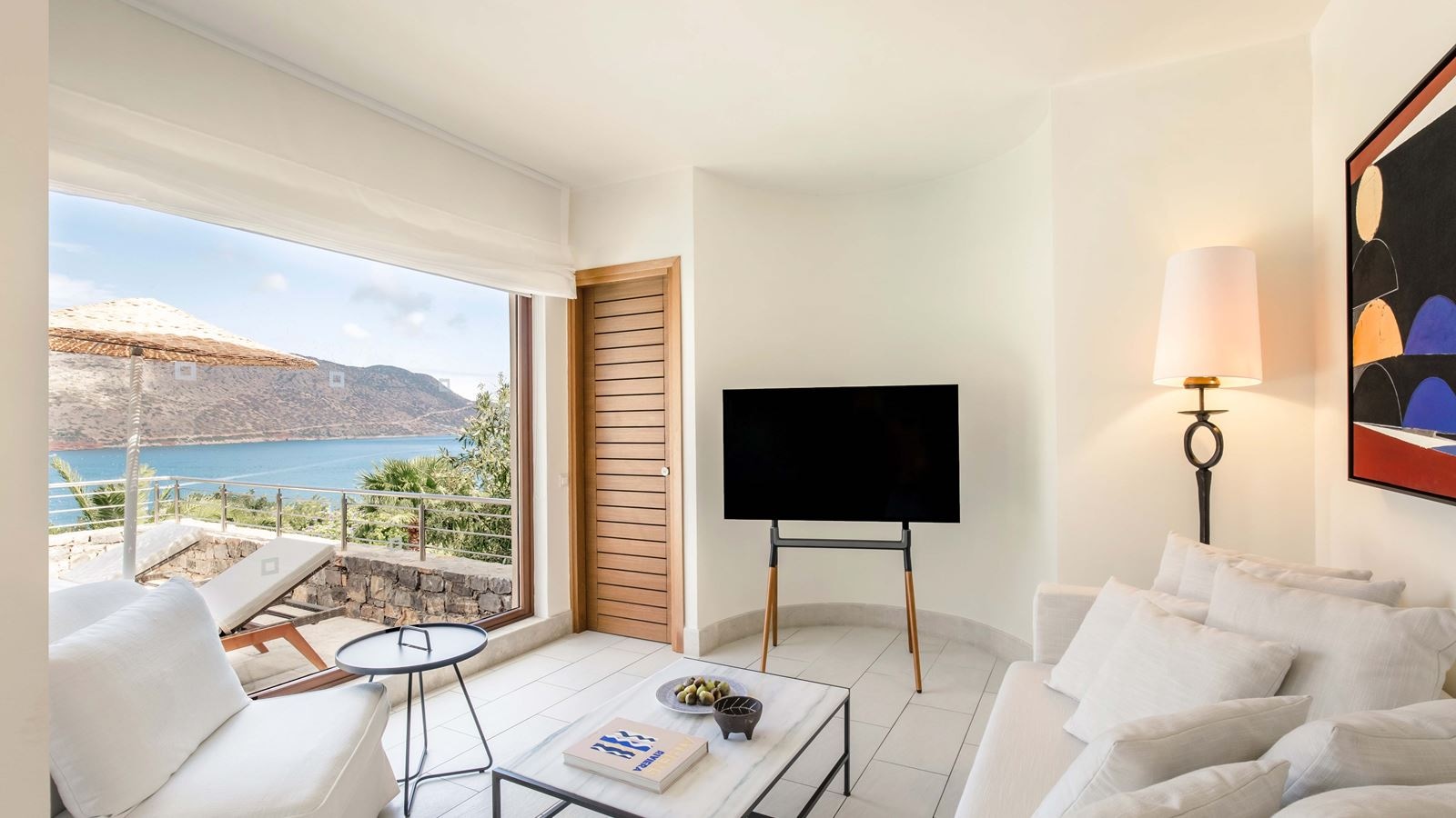 rooms-island-suite-sea-view-private-heated-pool