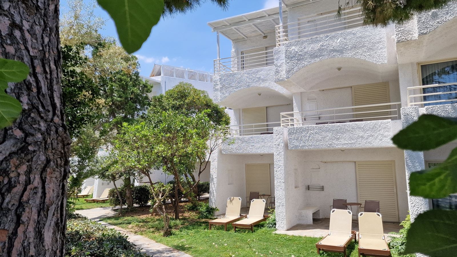 rooms-bungalow-sideseaview