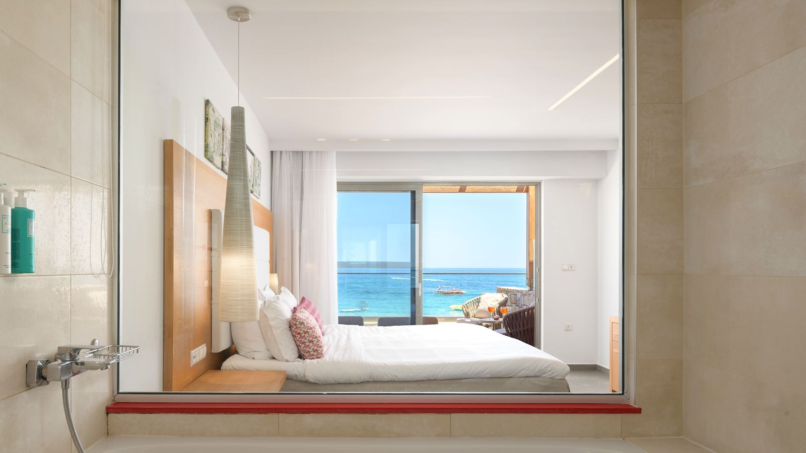 rooms-deluxe-grand-2-bedrooms-beachfront-fsv