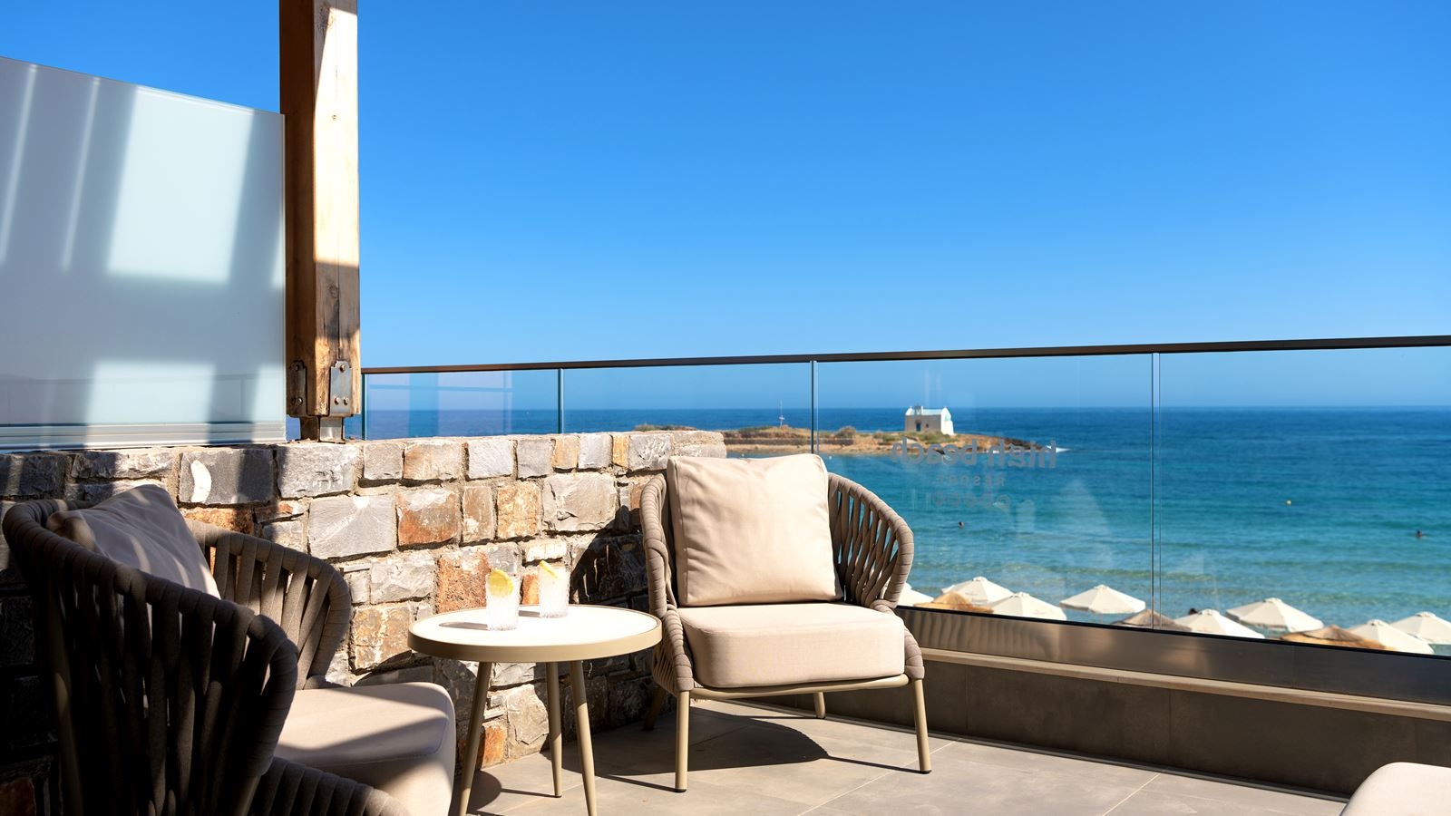 rooms-diamond-suite-beachfront-fsv