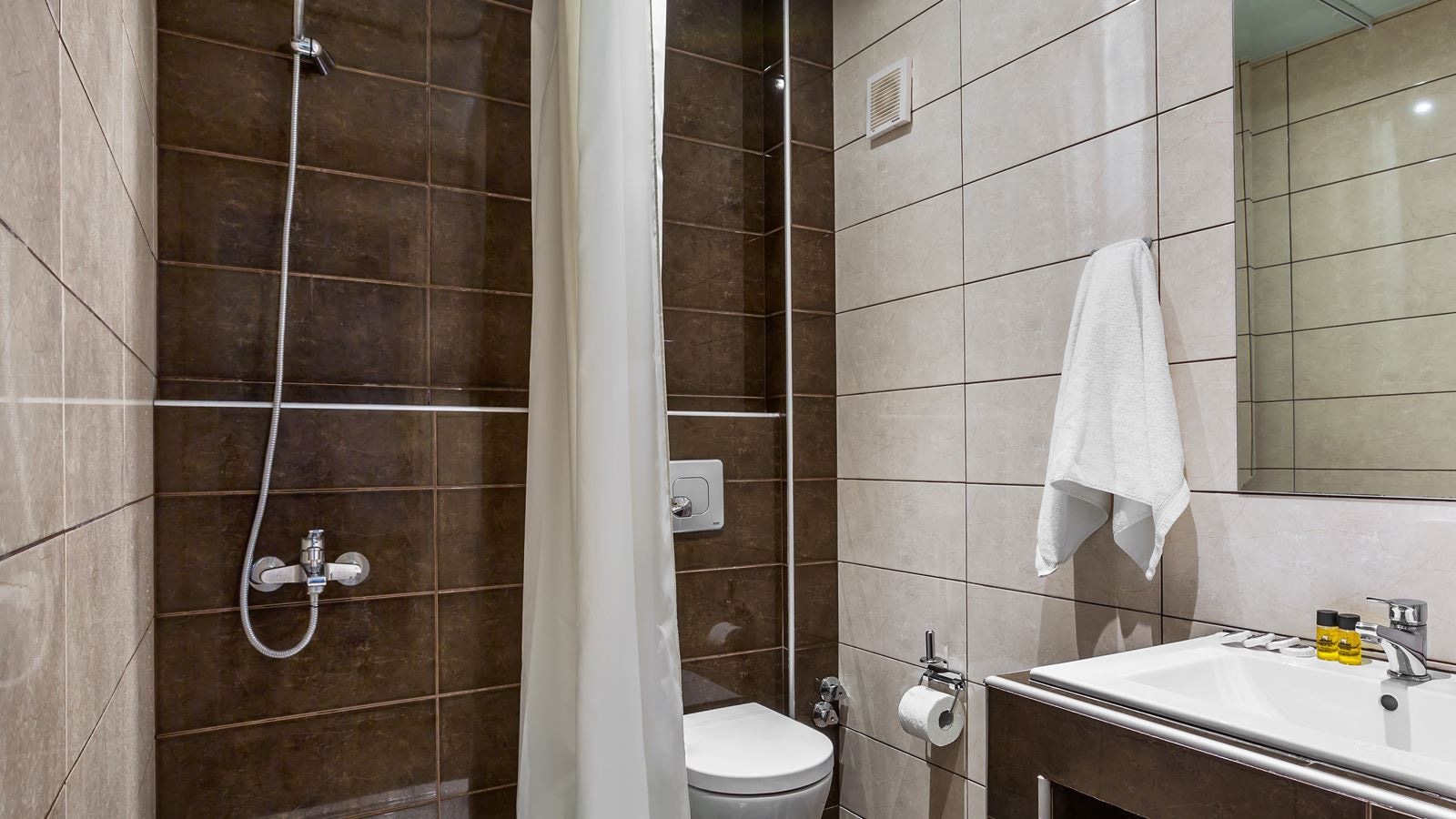 rooms-double-premium-room-land-view