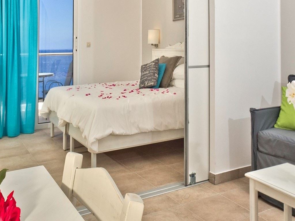 rooms-studio-openplan-seaview-balcony-or-terrace