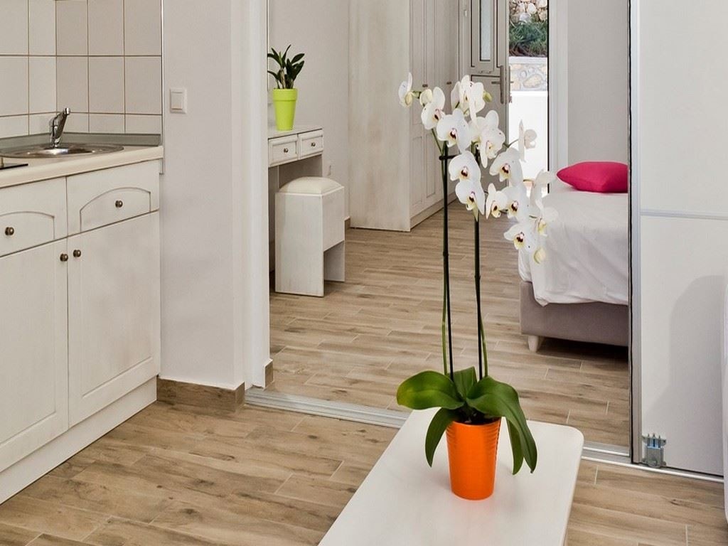 rooms-studio-openplan-seaview-balcony-or-terrace