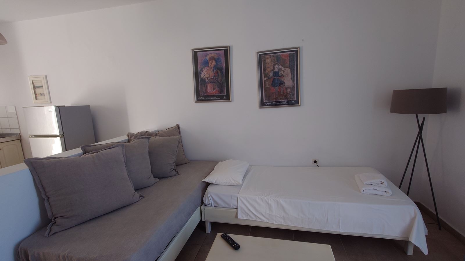 rooms-apartment-1-bedroom-seaview-balcony-or-terrace