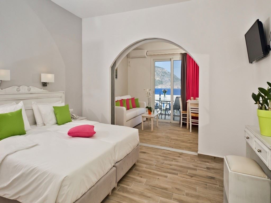 rooms-apartment-1-bedroom-seaview-balcony-or-terrace