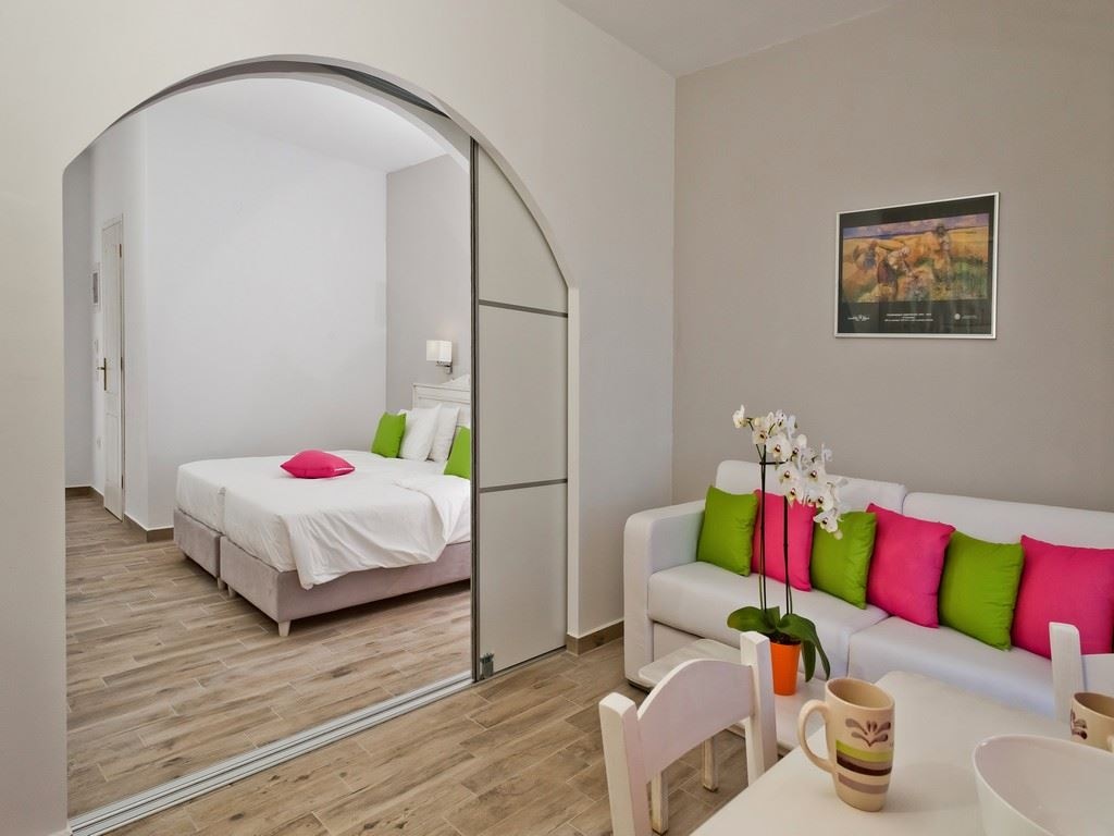 rooms-apartment-1-bedroom-seaview-balcony-or-terrace